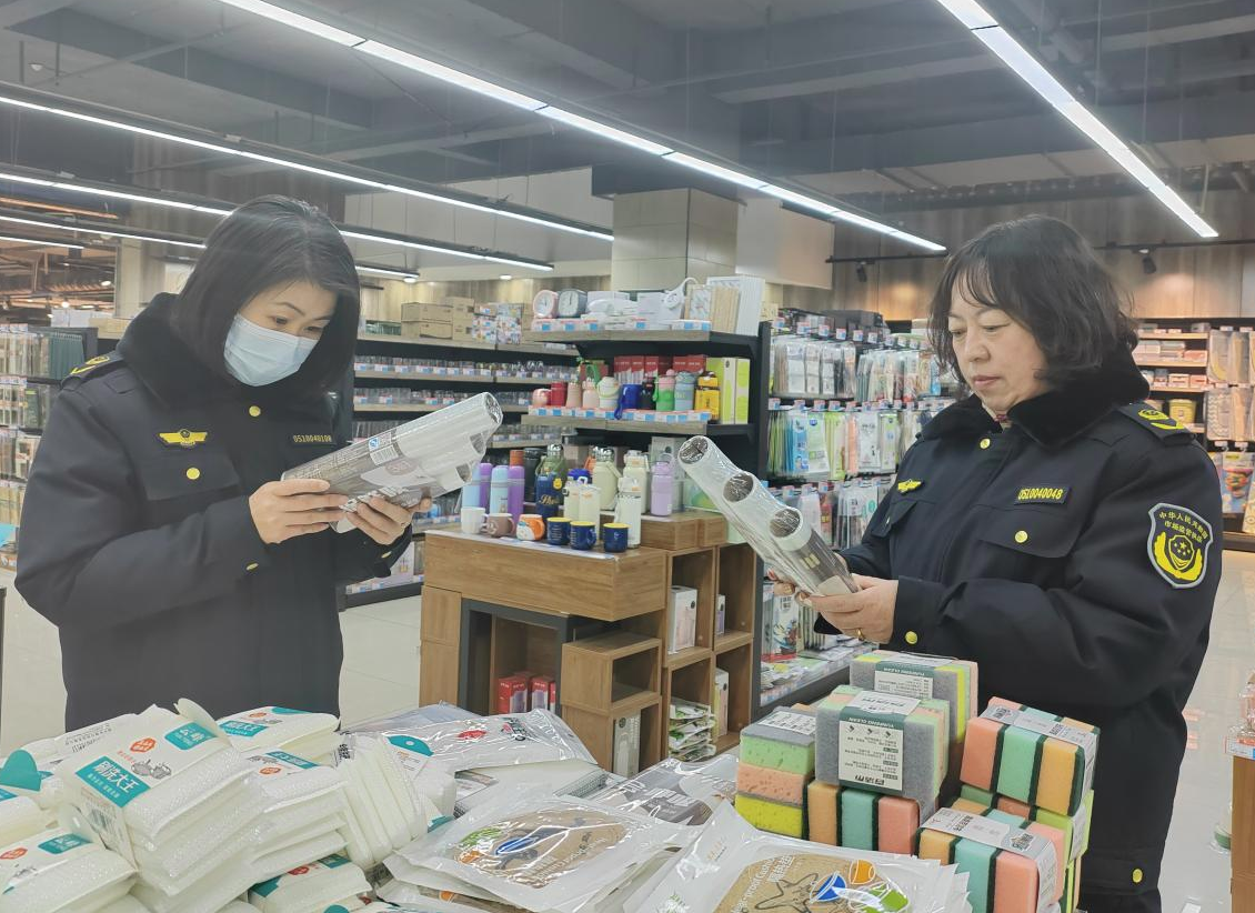 内蒙古五原县市kaiyun网页版场监管局开展2024年塑料制品产品质量安全专项整治(图1)