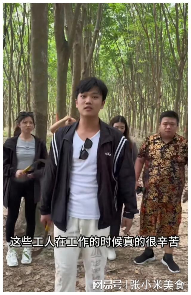 解清帅开云网址去泰国讲解橡胶乳生产过程网友：出国完全变了一个人(图4)