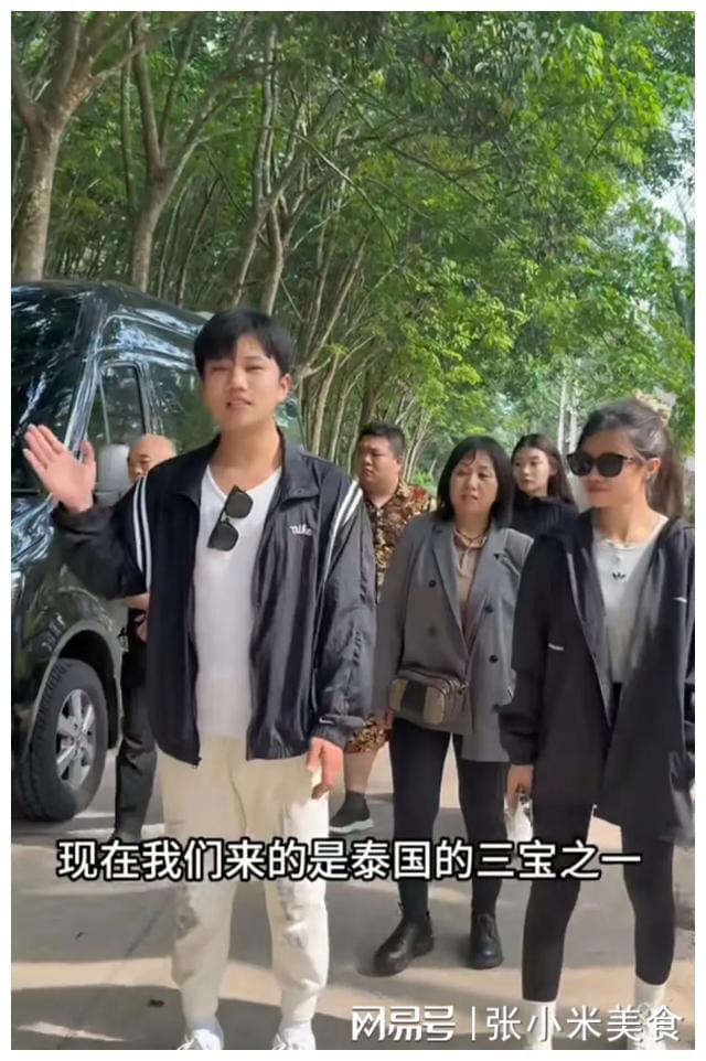 解清帅开云网址去泰国讲解橡胶乳生产过程网友：出国完全变了一个人(图3)