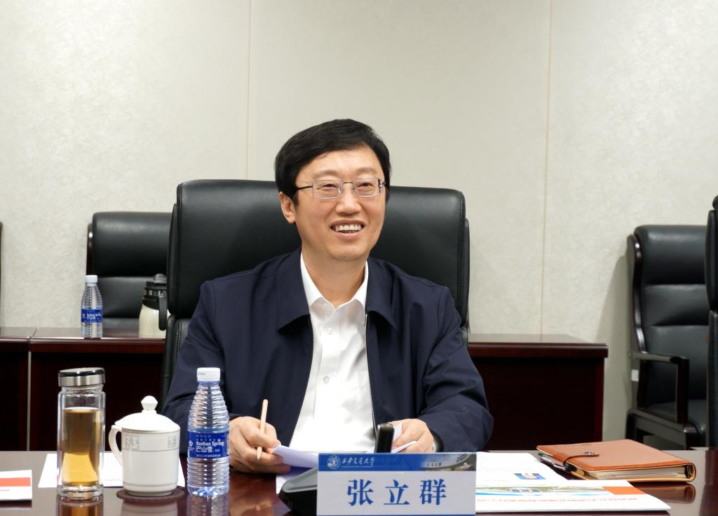 陕西延长石油西北橡胶有限责任公司党委书记、董事长张航伟一行来校交流(图1)
