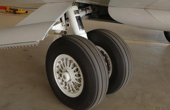 中国大飞机穿上“国产鞋”！小轮胎大突破研发起来为何那么难？(图3)