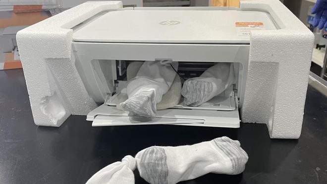 谎称塑料玩具的包裹里面居然是真实的野生动物？(图4)